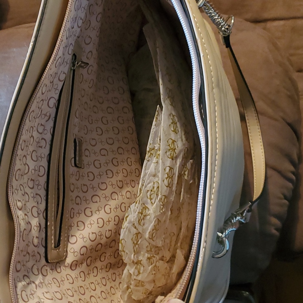 Brand New Guess purse - Picture 3 of 6